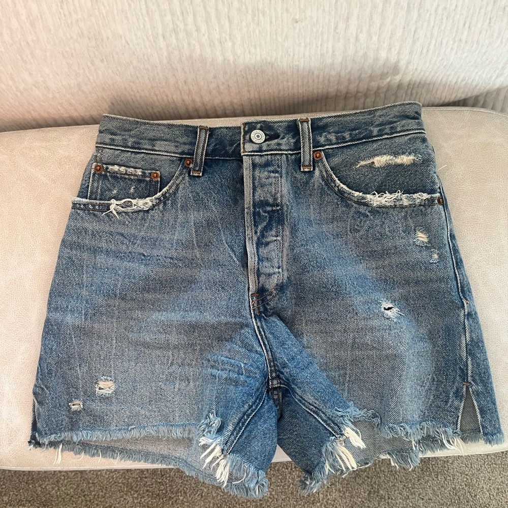 Abercrombie 4” high rise mom shorts